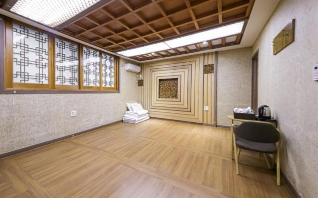 2⋆ JEONJU HANOK HOTEL KUNG ≡ Jeonju, South Korea ≡ Lowest Booking Rates For  Jeonju Hanok Hotel Kung in Jeonju